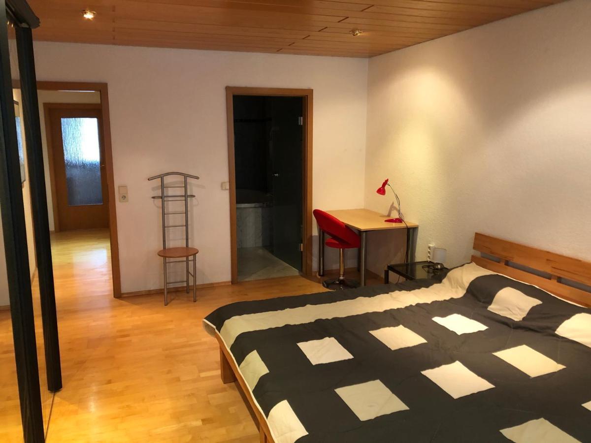 Wohnung Fuer 4 Personen, 2 Schlafzimmer, 2 Parkplaetze, Wlan Konstanz Kültér fotó